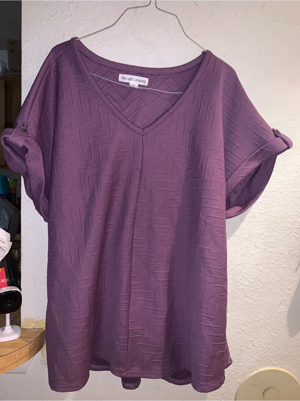 New York & Company Mauve Textured V-Neck Roll-Tab Sleeve Top